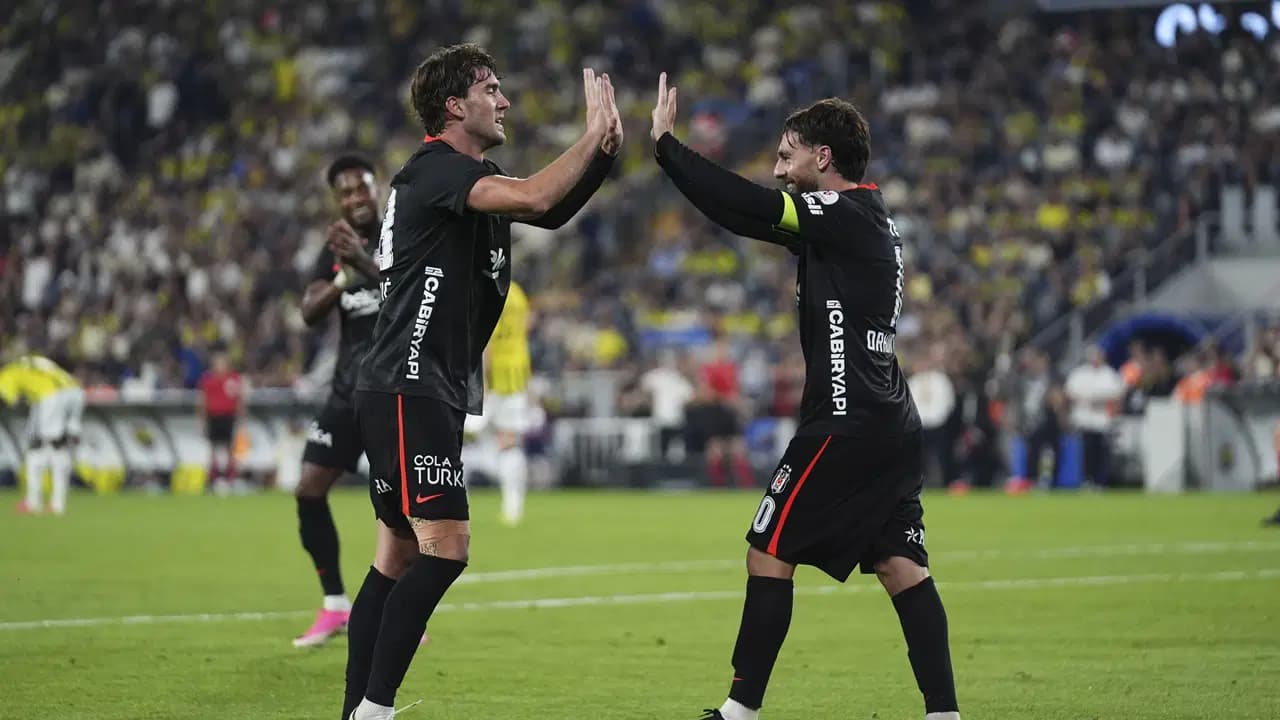 Dusan Vlahovic, Mario Gomez'i geride bıraktı