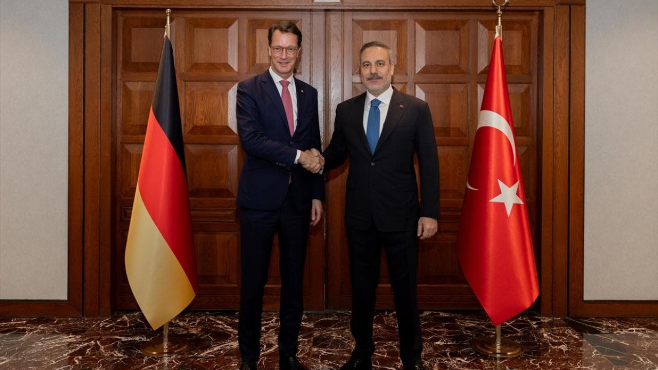Dışişleri Bakanı Fidan, Almanya'nın Kuzey Ren-Vestfalya Eyaleti Başbakanı ile görüştü