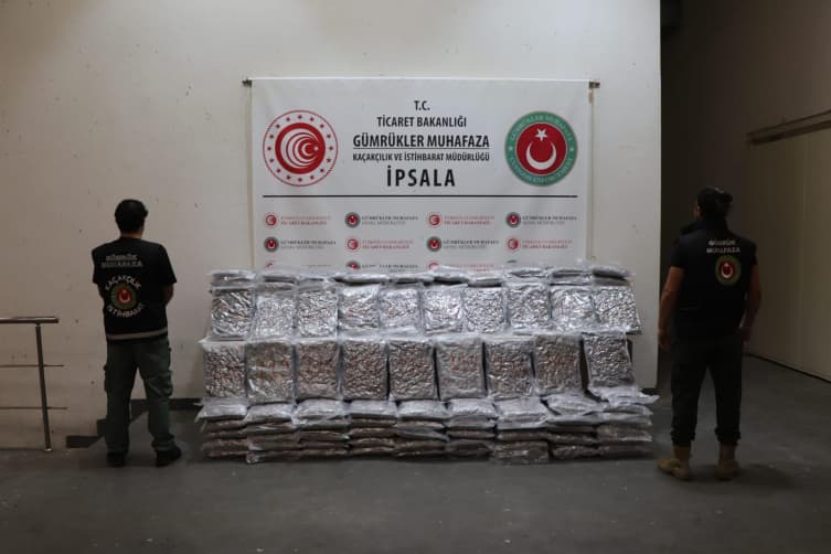 Edirne'de iki gümrük kapısında 174 kilogram uyuşturucu ele geçirildi