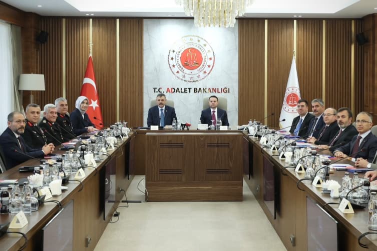 Bakanlar Çiftçi ve Gürlek bir araya geldi: Dolandırıcılıkla Mücadele Merkezi kuruluyor