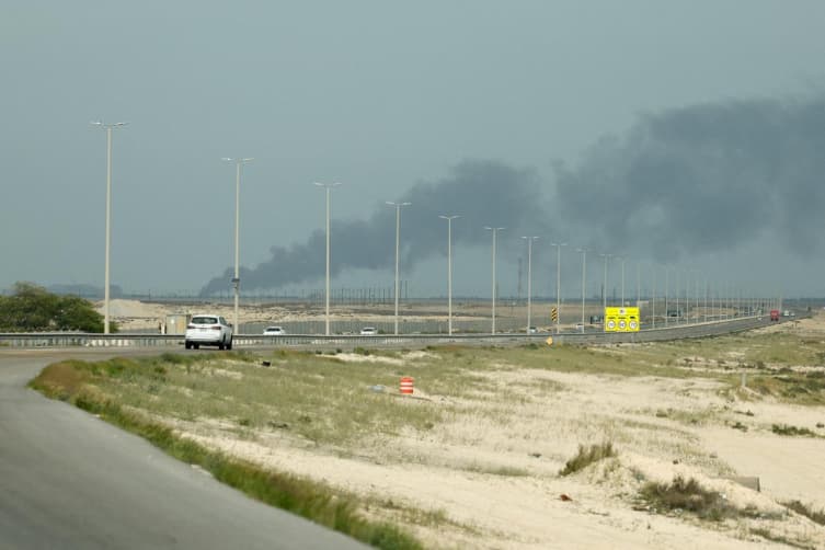 Husiler, son günlerde artan çatışmalarla birlikte Suudi Arabistan'da yer alan rafinerileri vuruyor. Fotoğraf :Reuters