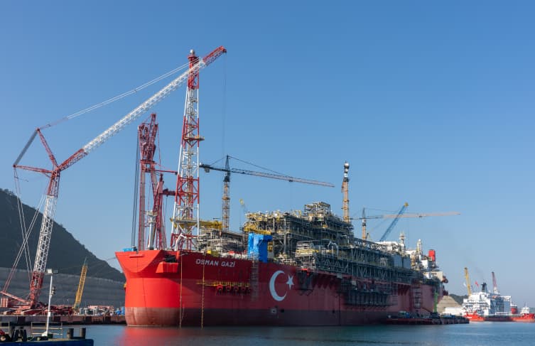 Türkiye'nin ilk yüzer üretim platformu Mavi Vatan'a açılıyor
