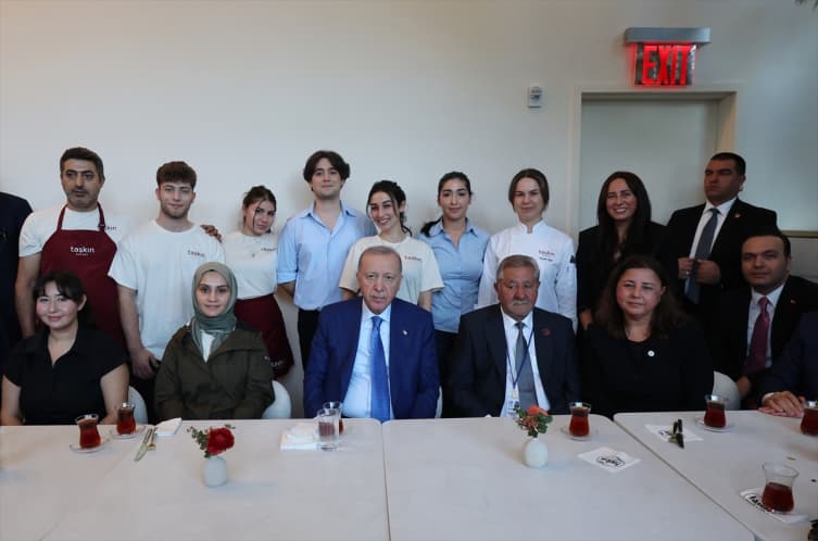Cumhurbaşkanı Erdoğan New York'ta vatandaşlarla bir araya geldi