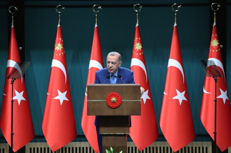 Cumhurbaşkanı Erdoğan: Her kim milletin hakkına el uzatırsa karşısında bizi bulur