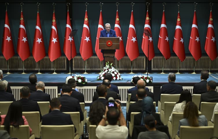 Cumhurbaşkanı Erdoğan: Her kim milletin hakkına el uzatırsa karşısında bizi bulur