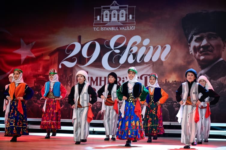 Cumhuriyet'in 103. yılı coşkuyla kutlanıyor