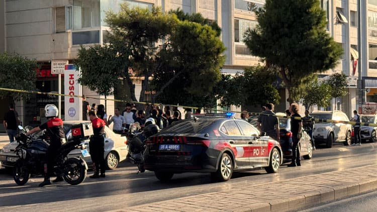 İzmir'de bankada rehine krizi! Özel harekat polisleri bölgede