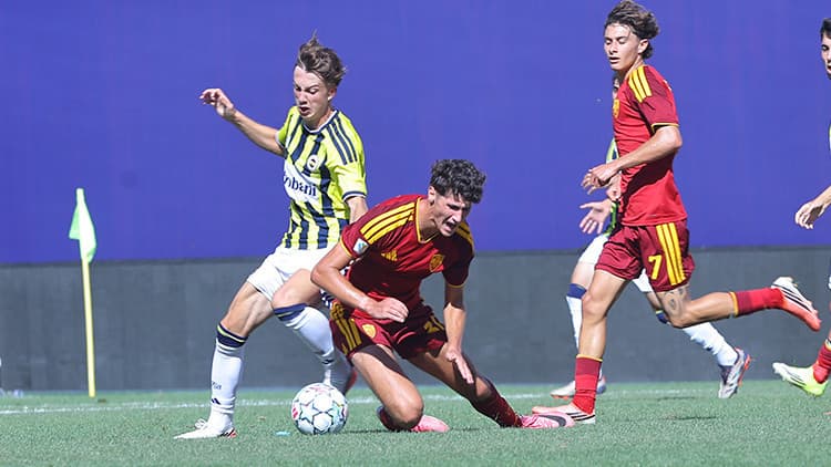 Fenerbahçe'nin gençleri Roma karşısında 2-0'ı koruyamadı