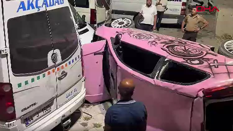 Malatya’da feci kaza: Otomobil otoparka uçtu, sürücü yaralandı