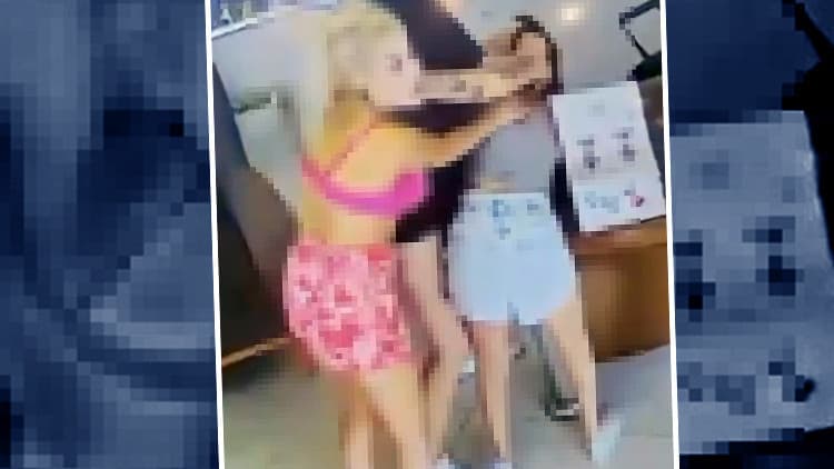 Akılalmaz kavga kamerada: Kafasını tutup defalarca masaya vurdu