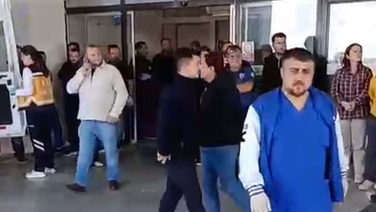 Manisa'da maden ocağında göçük: 7 işçiden 2'si çıkarıldı