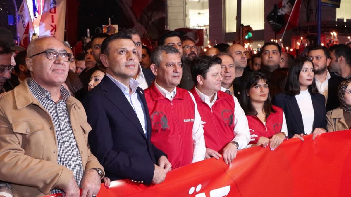 "Cumhuriyet özgürlüktür eşitliktir"