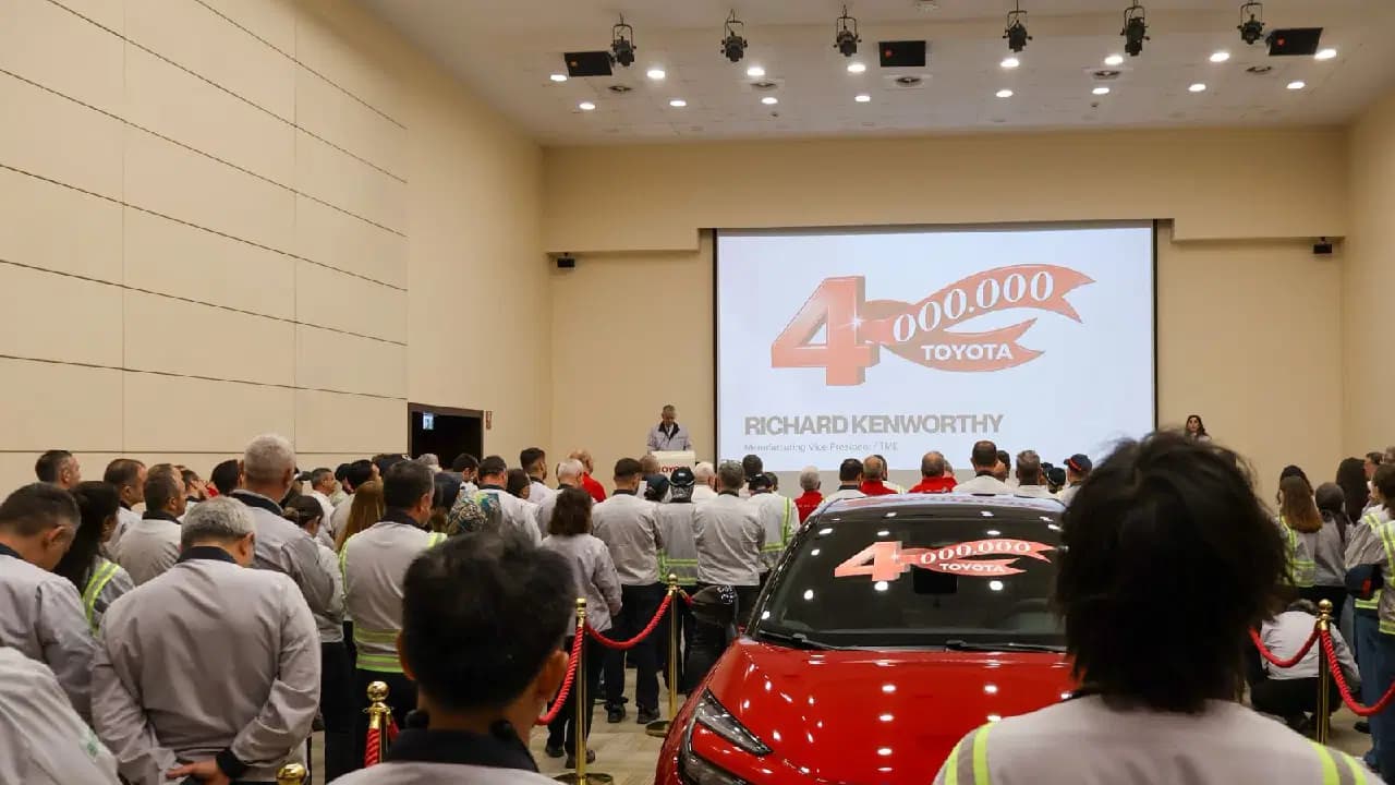 Toyota Türkiye 4 milyonuncu aracını banttan indirdi