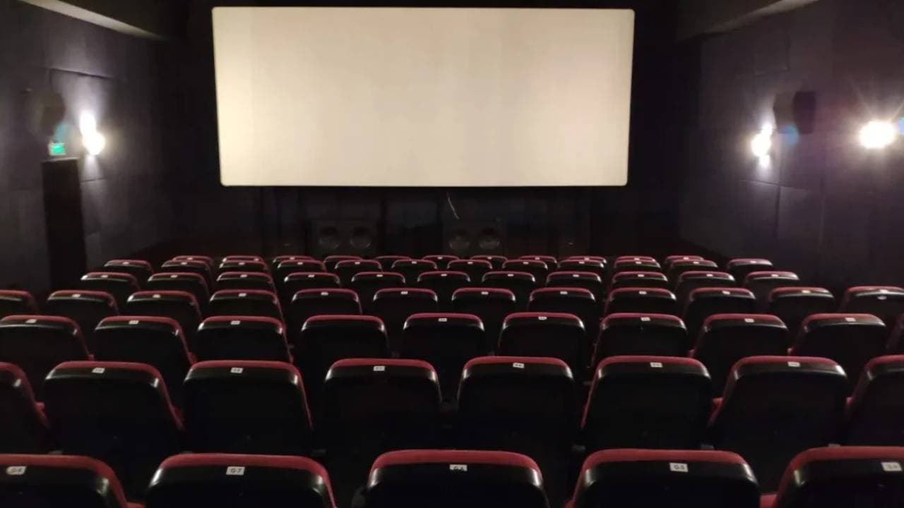 Sinema koltukları boşalırken…