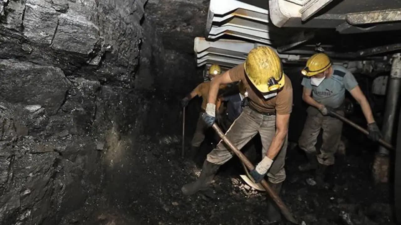 Son Dakika... Manisa Soma'da maden ocağında göçük: 5 işçi mahsur kaldı!