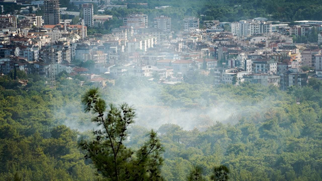 Antalya'da orman yangını: Ekipler müdahale ediyor