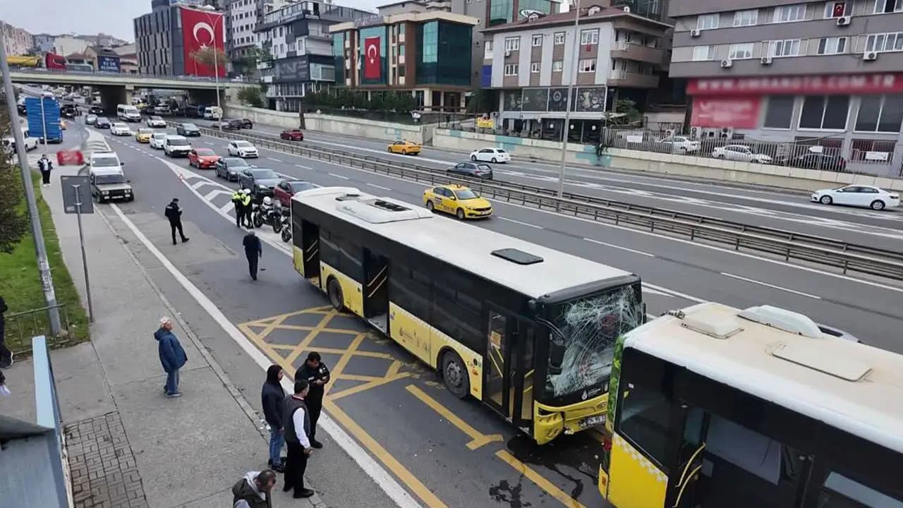 İstanbul'da iki İETT otobüsü çarpıştı: 4 yolcu hafif yaralı