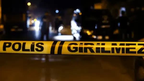 İzmir'de bir kişi aracında silahla vurulmuş halde bulundu