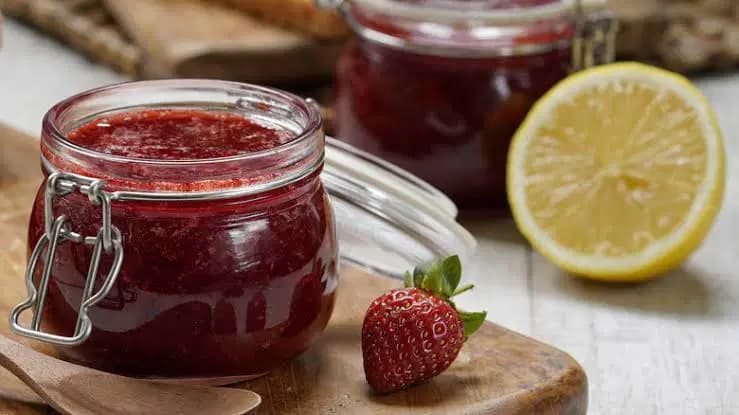 Yıllarca şekerlenmeyen ve rengi kararmayan kışlık reçelin sırrı: O bir damla limon ne zaman konur?