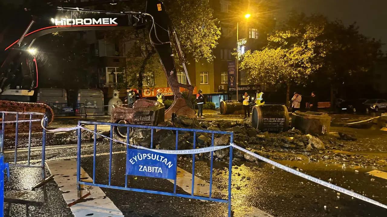 Eyüpsultan'da yağış sırasında çöken yol onarıldı