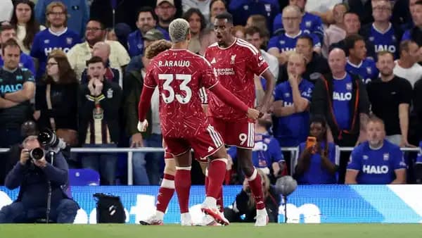Liverpool, ligde galibiyetle tanıştı