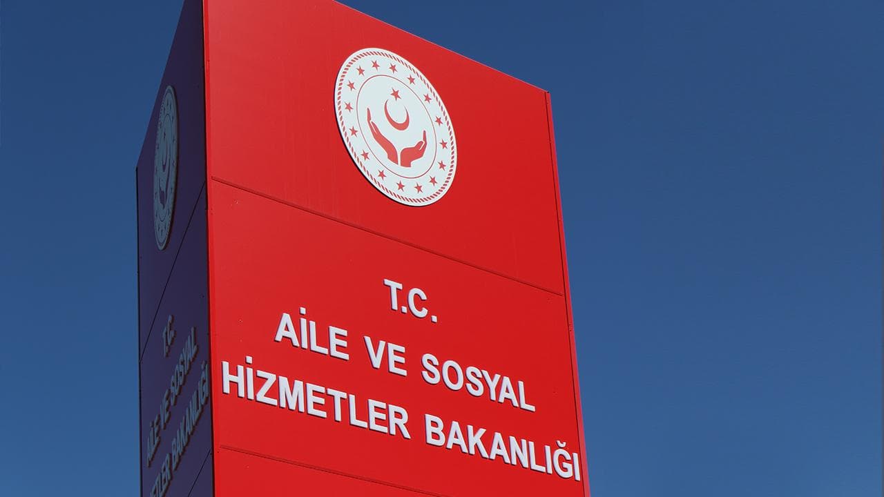 Antalya'da planlanan "çocuk güzellik yarışması" hakkında suç duyurusu