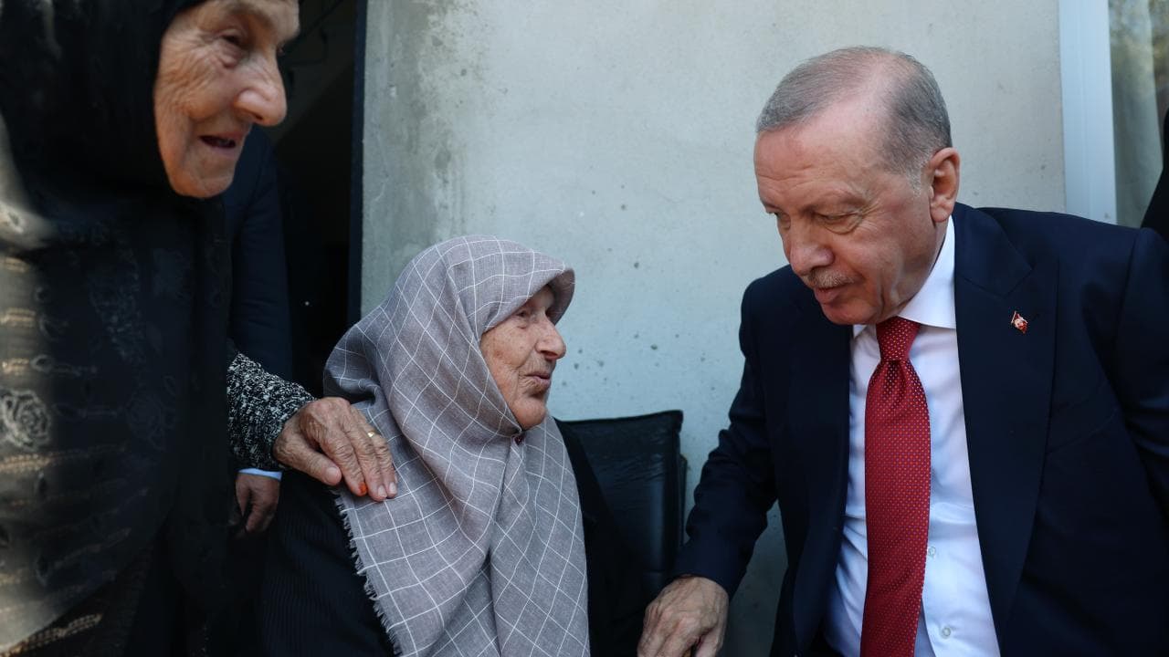 Cumhurbaşkanı Erdoğan, Rize'de komşularını ziyaret etti