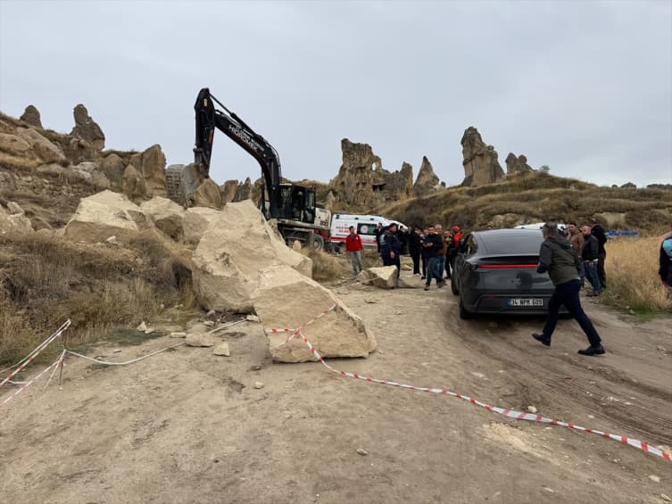 Kapadokya'da peribacası çöktü: 2 ölü, 5 yaralı